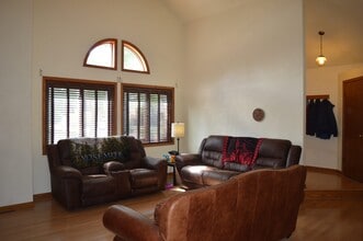 7917 W Oakbrook Cir in Madison, WI - Building Photo - Building Photo