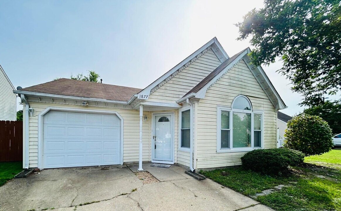 1877 John Brown Ln in Virginia Beach, VA - Building Photo