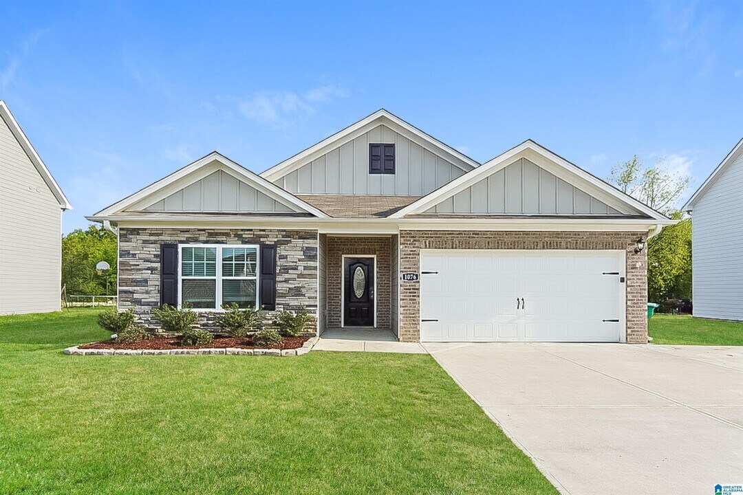 1076 Pilgrim Ln in Montevallo, AL - Building Photo
