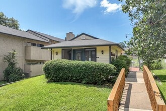 Northview Condominiums in Nacogdoches, TX - Foto de edificio - Building Photo