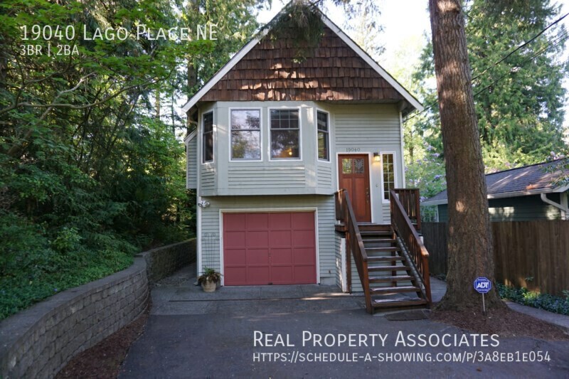 19040 Lago Pl NE in Lake Forest Park, WA - Building Photo