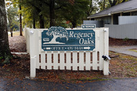 Regency Oaks Apartments in Pensacola, FL - Foto de edificio - Building Photo