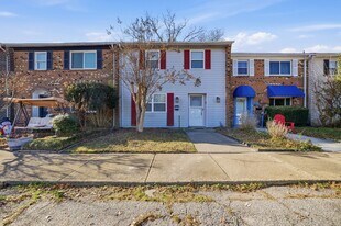 855 Cathedral Dr in Virginia Beach, VA - Building Photo