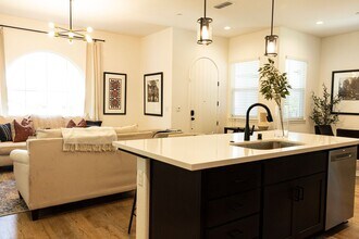 3041 Crocker Dr in Sacramento, CA - Building Photo - Building Photo