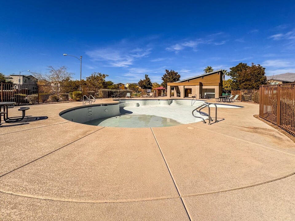 7020 Solana Ridge Dr in North Las Vegas, NV - Building Photo