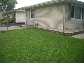 247 Crestview Ln in Crown Point, IN - Building Photo - Building Photo
