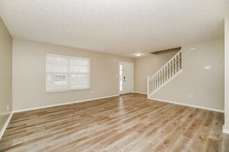 5718 Cruiser Ave in Groveport, OH - Foto de edificio - Building Photo