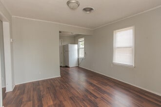 1305 State St in Big Spring, TX - Building Photo - Building Photo