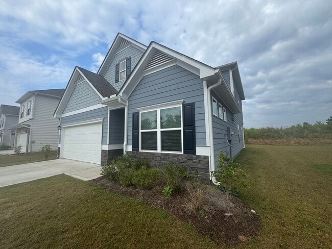 property at 101 Royal Oak Dr NE