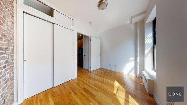 427 E 73rd St in New York, NY - Building Photo - Building Photo