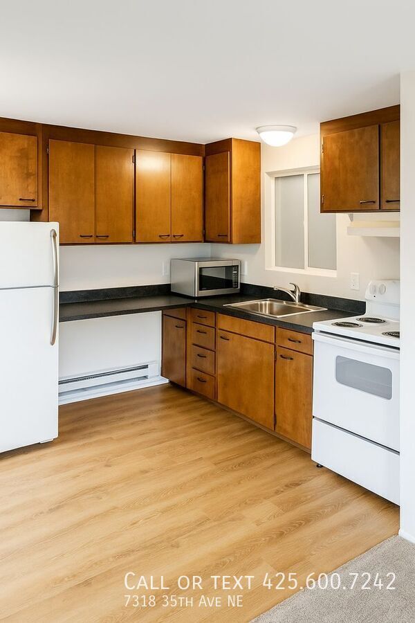 7318 35th Ave NE in Seattle, WA - Foto de edificio - Building Photo