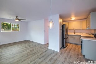 47-082-82 Laenani Dr in Kaneohe, HI - Building Photo