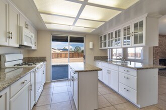 11515 Chimayo Rd in Apple Valley, CA - Building Photo - Building Photo