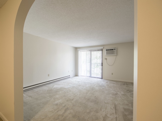 PRINCETON PLACE APARTMENTS in Worcester, MA - Building Photo - Building Photo