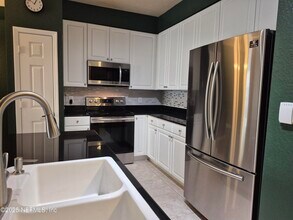 8539 Gate Pkwy W in Jacksonville, FL - Building Photo - Building Photo