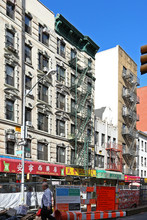 208 Grand St in New York, NY - Building Photo - Building Photo