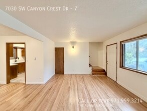 7030 SW Canyon Crest Dr in Portland, OR - Building Photo - Building Photo