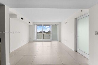 910 West Ave, Unit 1520 in Miami Beach, FL - Building Photo - Building Photo