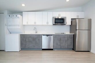 369 W 36th St., Unit 2B in New York, NY - Building Photo - Building Photo