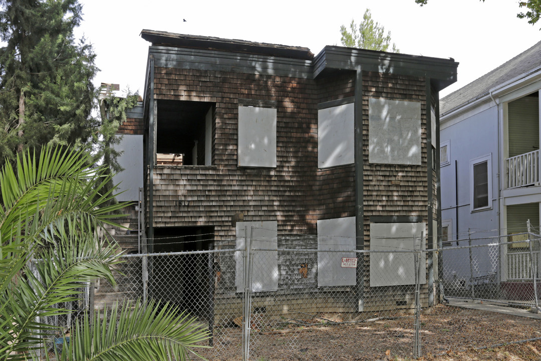 1817 T St in Sacramento, CA - Foto de edificio