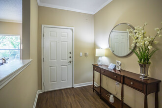 The Bridges at Germantown Apartments in Germantown, TN - Building Photo - Interior Photo