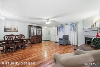 46 Little Oak Ln in Rocky Hill, CT - Foto de edificio - Building Photo