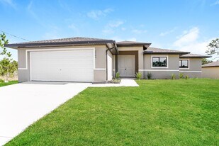 2704 50th St W in Lehigh Acres, FL - Building Photo