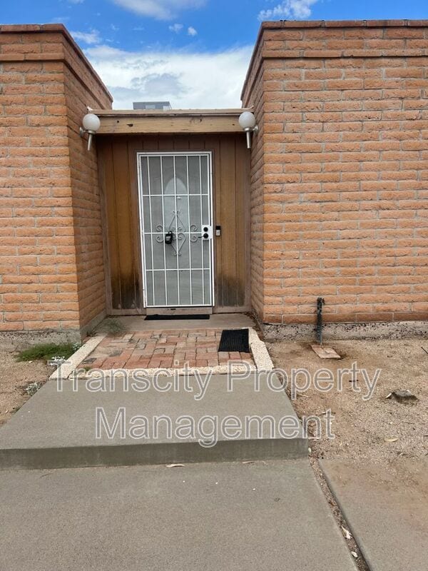 property at 8432 E Mangun Rd