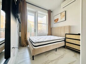 Furnished room/NOT APARTMENT in Brooklyn, NY - Building Photo