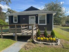 2412 Waverly St in Hopewell, VA - Building Photo