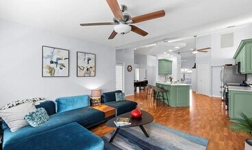 288 Madison Dr in Naples, FL - Foto de edificio - Building Photo