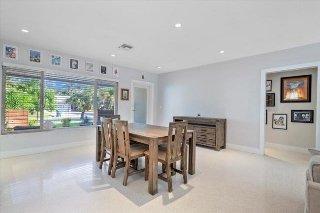 1900 NE 42nd St in Oakland Park, FL - Building Photo - Building Photo