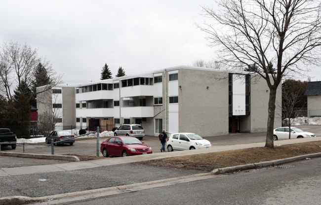 24 Mooregate Cres in Kitchener, ON - Building Photo - Primary Photo