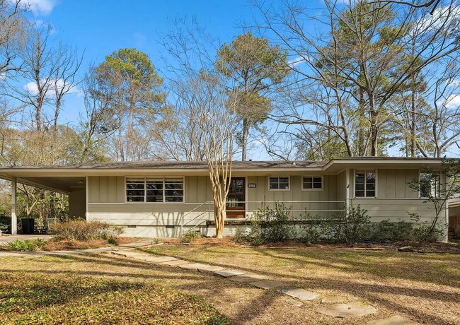 property at 4346 Manhassett Dr