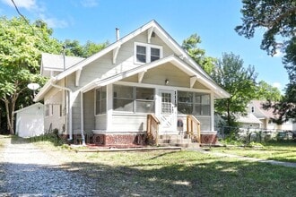 1113 Douglas Ave in Des Moines, IA - Building Photo - Building Photo