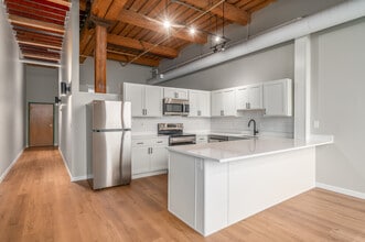 Shorehaus Lofts in Cleveland, OH - Foto de edificio - Interior Photo
