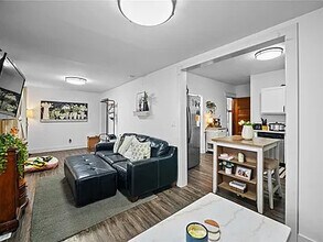 1725 Army Post Rd, Unit A in Des Moines, IA - Foto de edificio - Building Photo