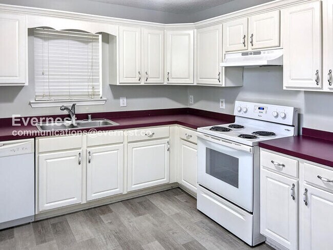 1104 Oak Creek Trail in Birmingham, AL - Building Photo - Building Photo