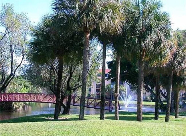 950 Egret Cir in Delray Beach, FL - Building Photo - Building Photo