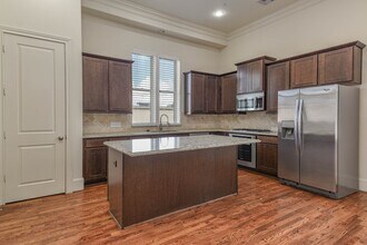 9622 Fannin Station W in Houston, TX - Building Photo - Building Photo