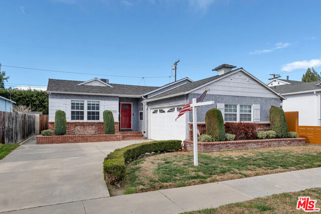 11323 Segrell Way in Culver City, CA - Building Photo - Building Photo