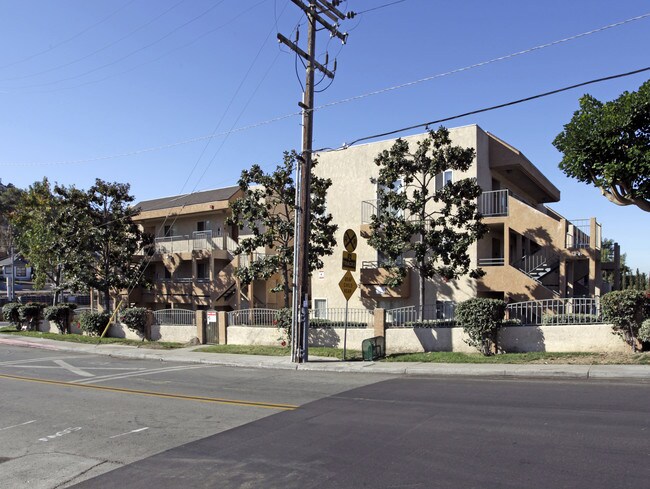 Wyndham Place in San Diego, CA - Building Photo - Building Photo