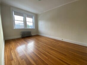 2045 Commonwealth Ave, Unit 48 in Boston, MA - Foto de edificio - Building Photo