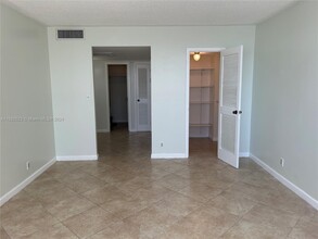 3140 S Ocean Dr, Unit 1012 in Hallandale Beach, FL - Building Photo - Building Photo