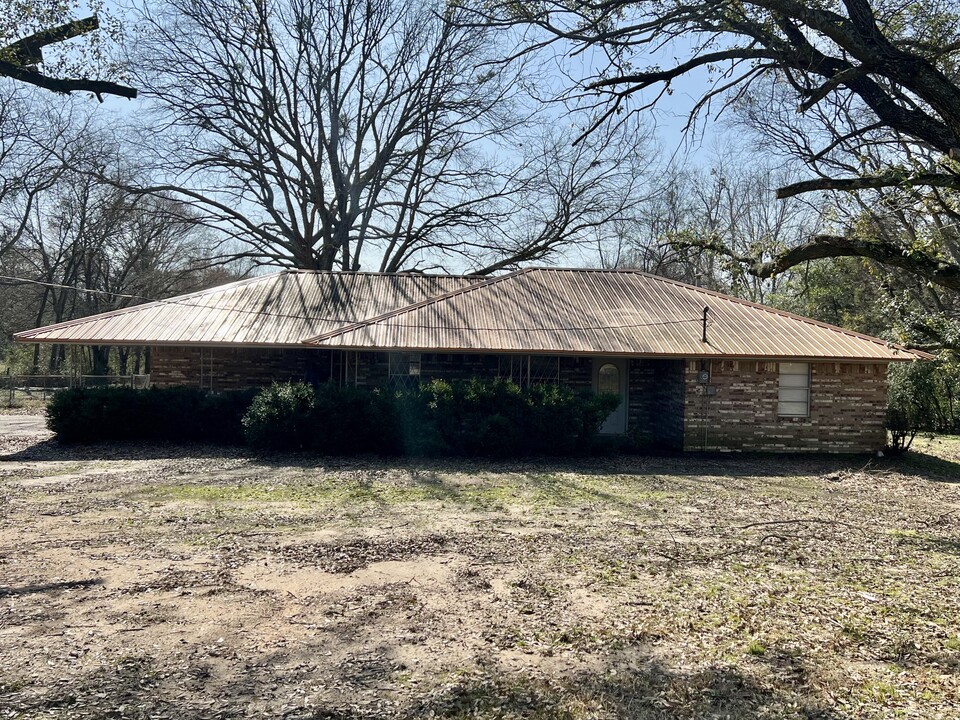 416 E Main St in Omaha, TX - Building Photo