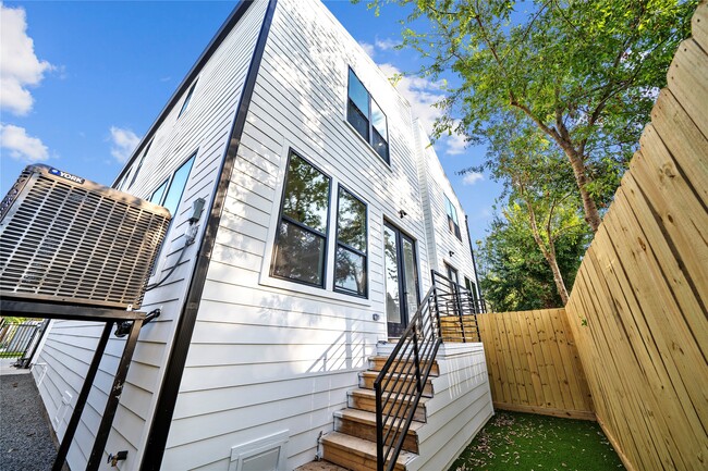 property at 4321 Rogers St