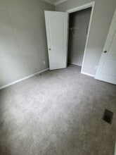 658 Sound Ave in Calverton, NY - Building Photo - Building Photo