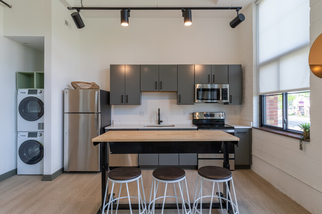 Ivy Lofts in Berkley, MI - Building Photo - Interior Photo