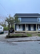 21 Davis St, Unit 2 in Woburn, MA - Foto de edificio - Building Photo