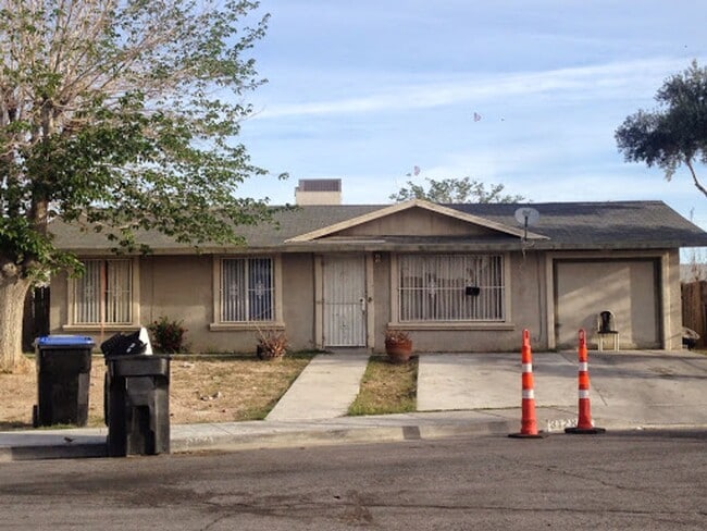 property at 3128 E Custis Cir
